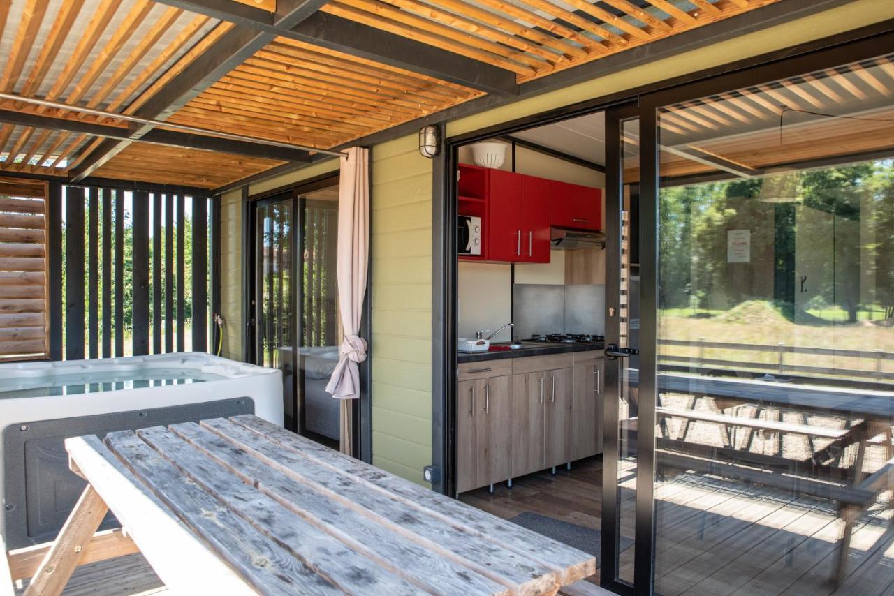 Camping Du Sevron Saint-Etienne-du-Bois  Eksteriør bilde